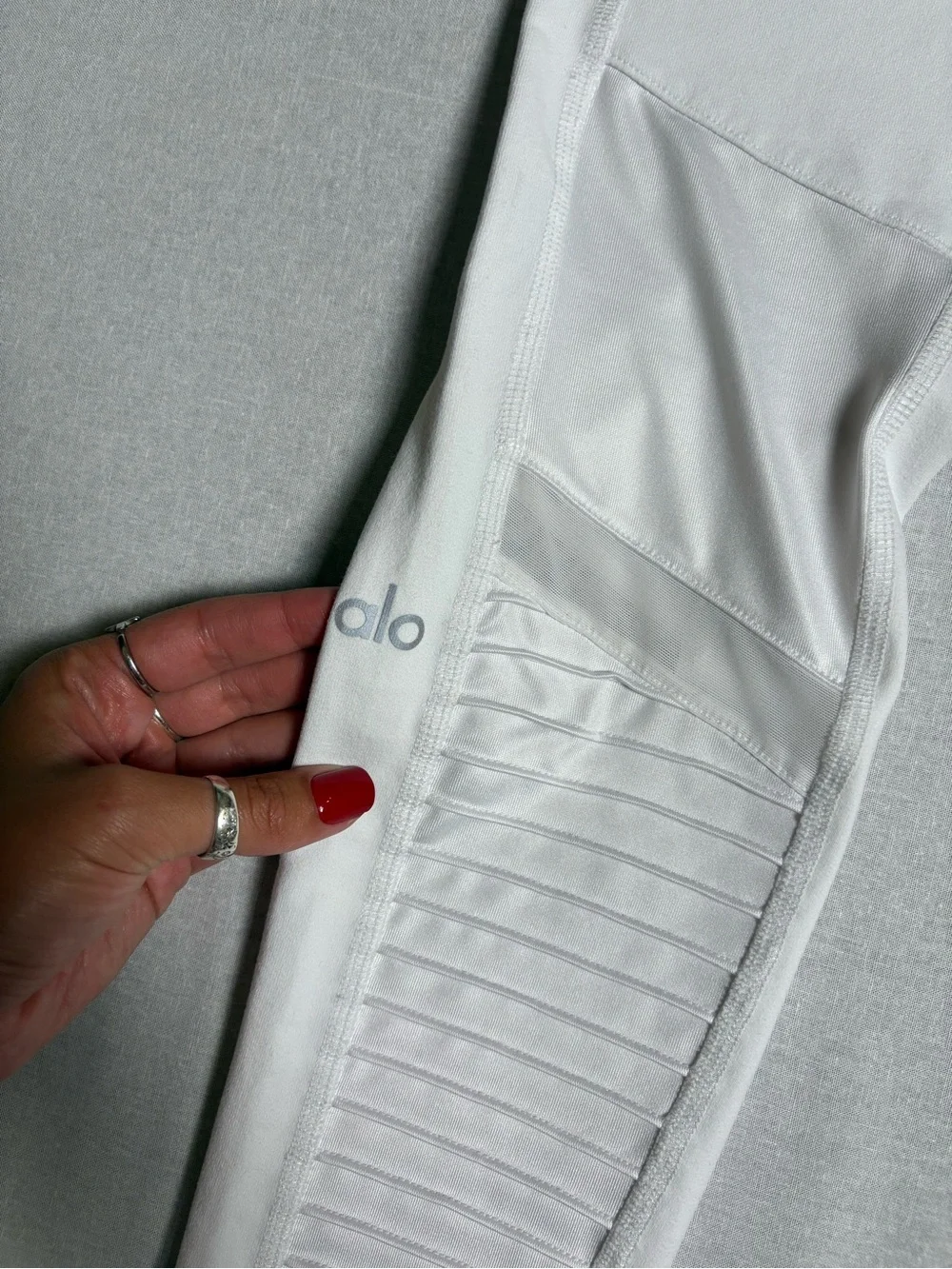 ALO Yoga White High-Rise Moto Leggings with Mesh Panels Size Small